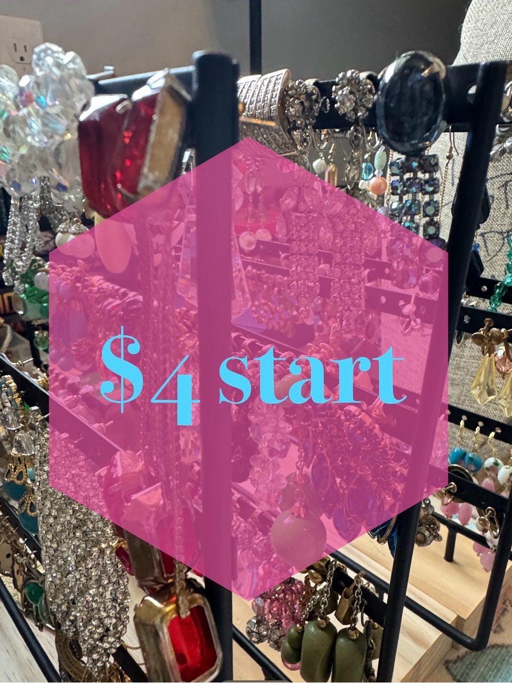 Random earring $4 start preowned